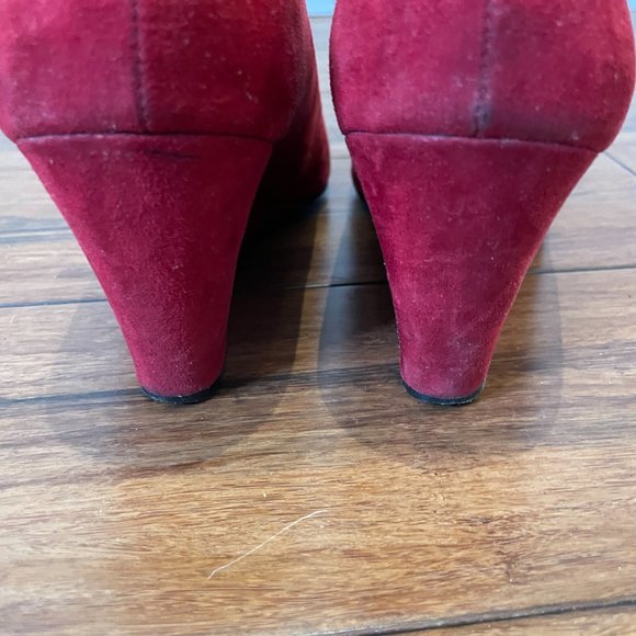 😵 2 FOR $40 // Red suede almond toe wedges s-8- - Picture 11 of 13